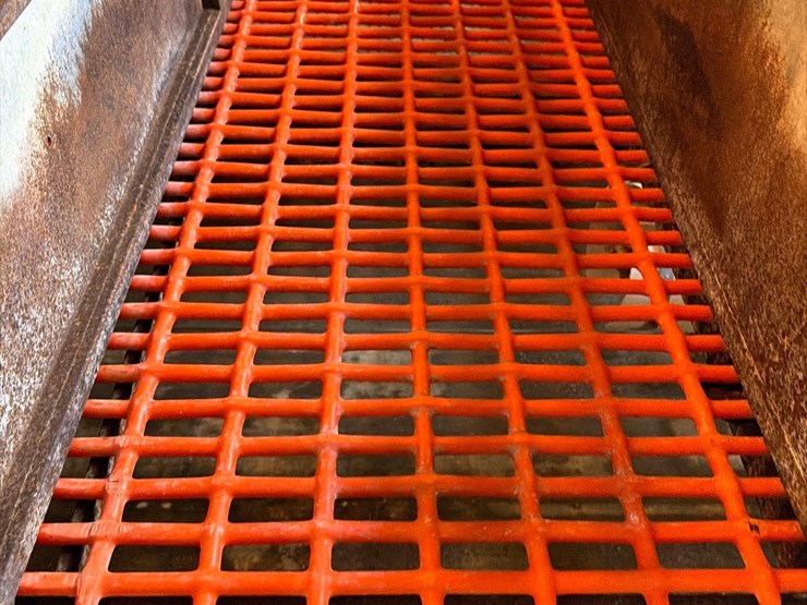 10-sections-of-orange-metal-floor-grates-image-23