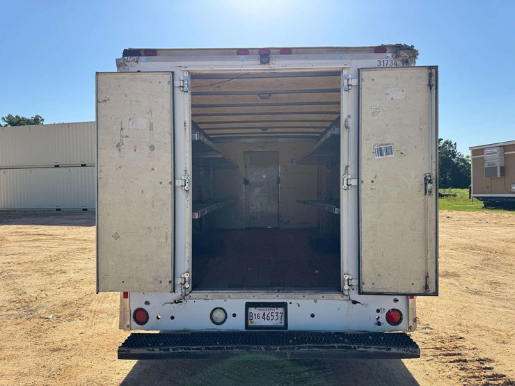 2014-chevrolet-express-3500-image-15