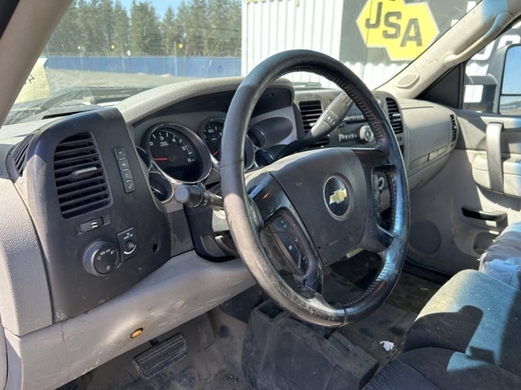 2012-chevrolet-silverado-2500-image-25