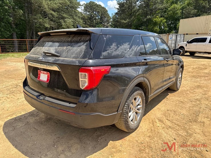 2020-ford-explorer-image-2