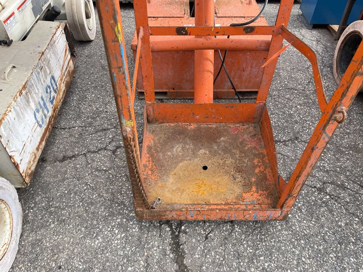 #9000-•-forklift-aerial-lift-bucket-(o7)-image-17