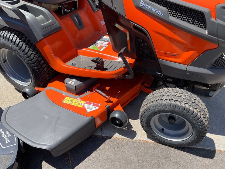 #6927-•-new-husqvarna-riding-lawn-mower-image-11