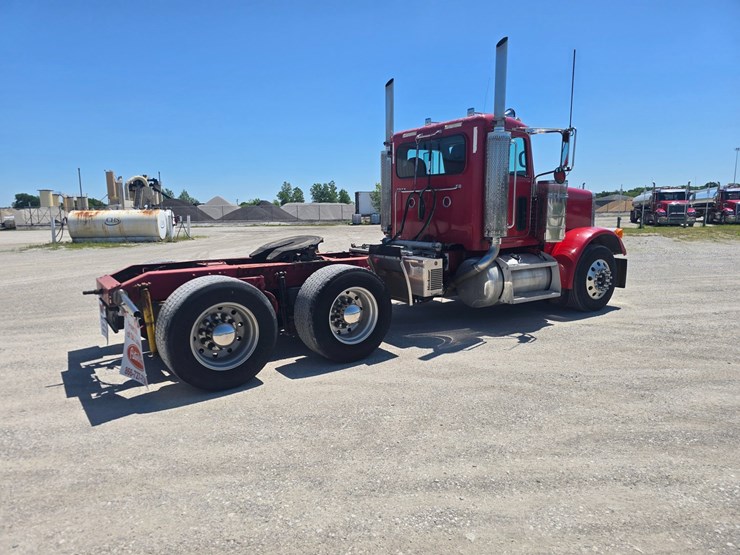 2007-peterbilt-379-image-22