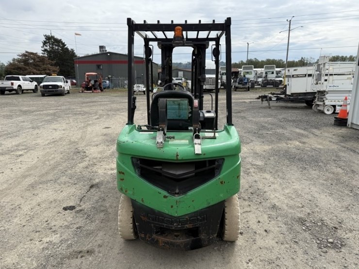 2015-mitsubishi-fg25n-image-5