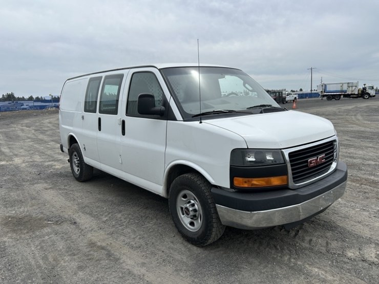 2016-gmc-savana-cargo-van-image-7