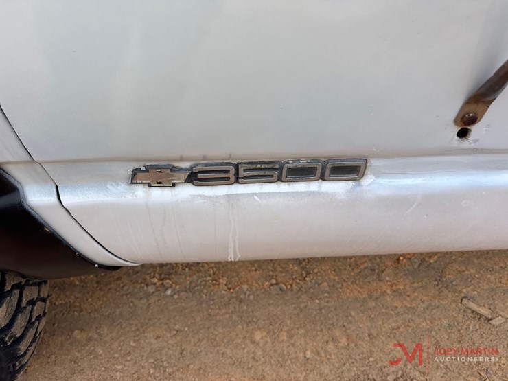 1995-chevrolet-cheyenne-3500-image-9