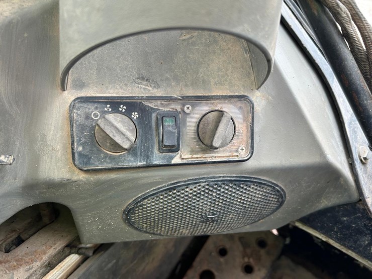 bobcat-t630-image-25
