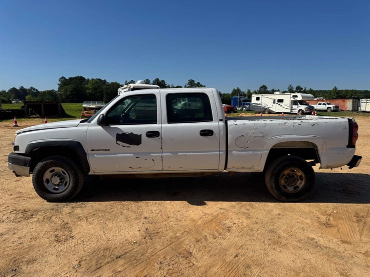 2004-chevrolet-2500-image-8