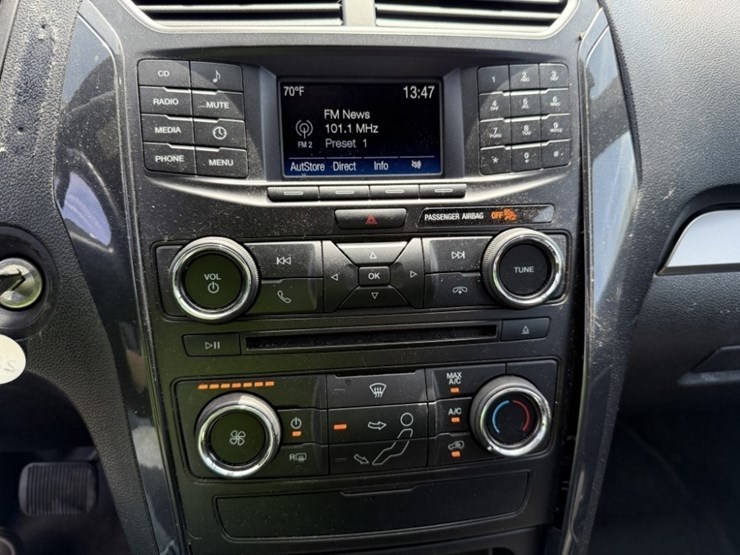 2017-ford-explorer-image-31