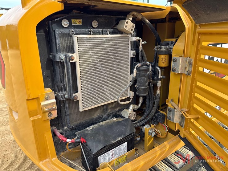 2021-caterpillar-305.5-image-7