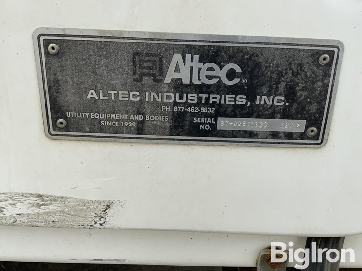 2013-freightliner-m2-106-image-14