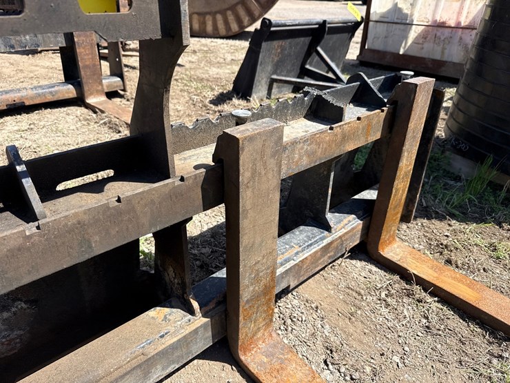 #3899-•-approx-48"-skid-steer-forks-image-5