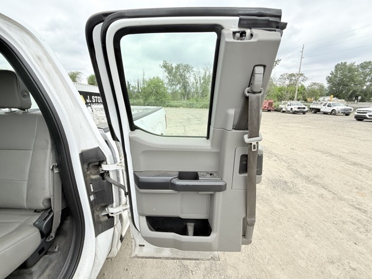 2018-ford-f150-xl-image-24