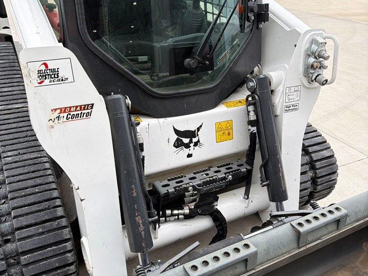 2023-bobcat-t770-image-15