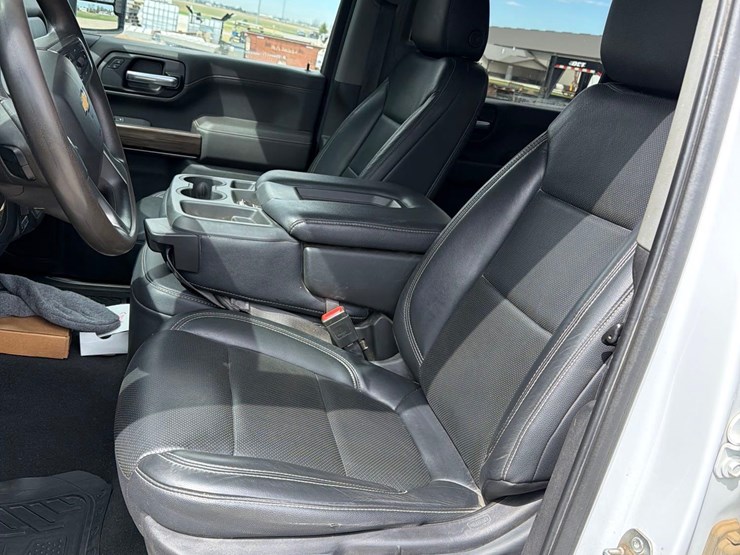 2021-chevrolet-2500hd-image-35