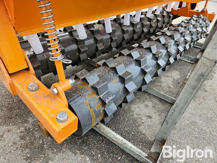 2025-caterpillar-12-image-12