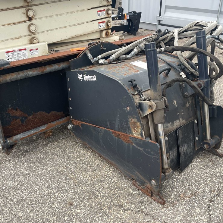 #9010 • Bobcat Asphalt Planer (O7)