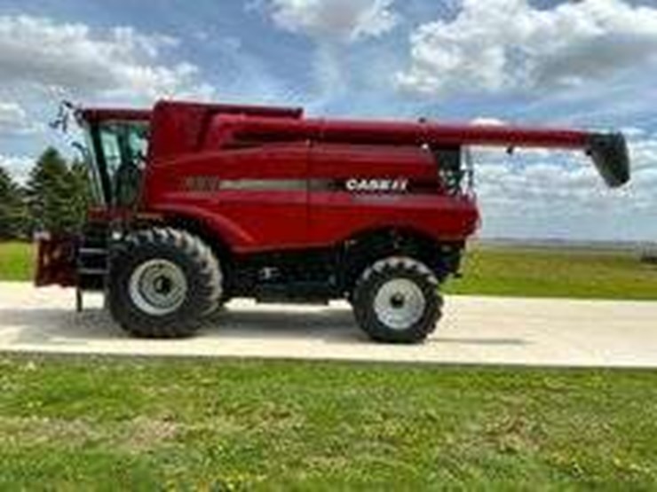 2012-case-ih-6130-image-3