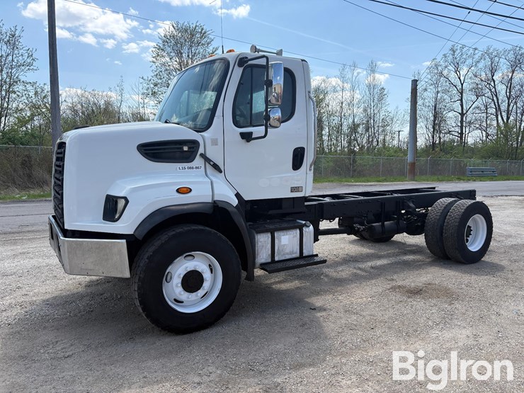 2015-freightliner-108sd-image-1