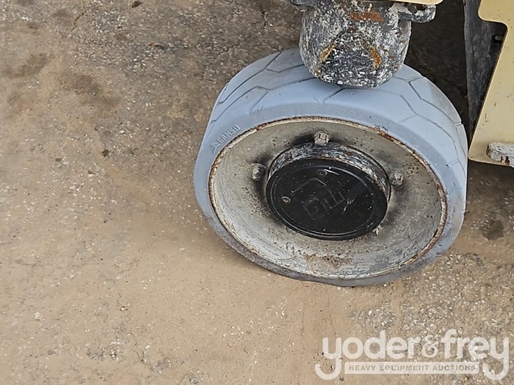 2016-jlg-3246es-image-11