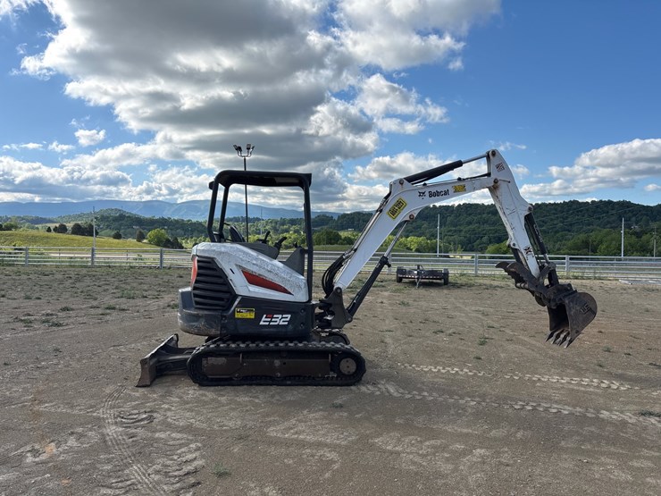 2018-bobcat-e32-image-2