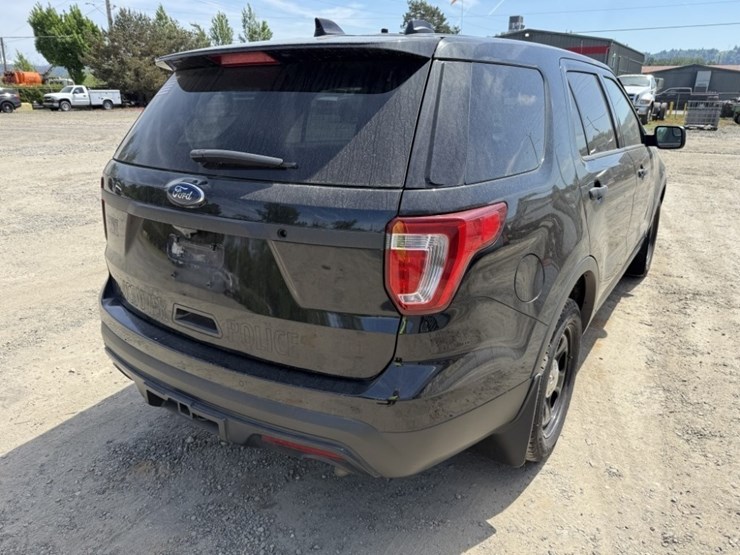 2017-ford-explorer-image-4