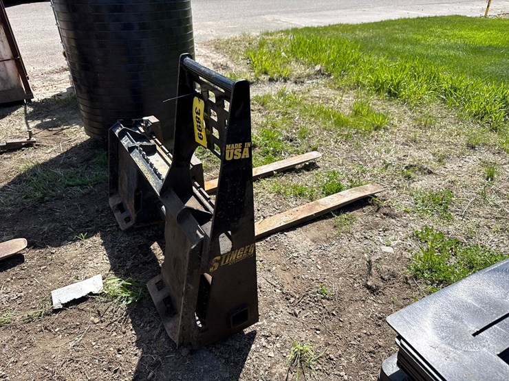 #3899-•-approx-48"-skid-steer-forks-image-4