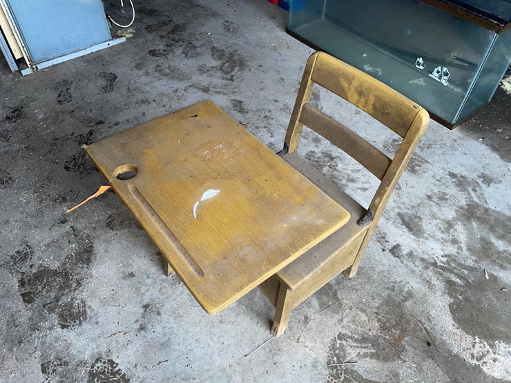 #7075-•-wooden-school-desk-image-1