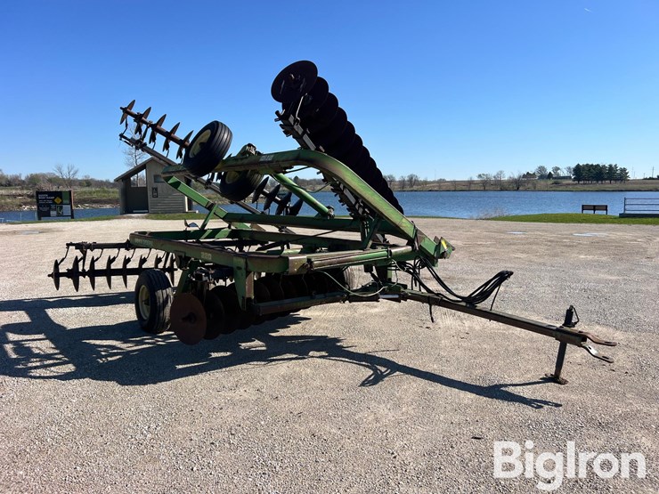 john-deere-220-image-3