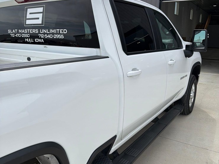 2021-chevrolet-2500hd-image-22