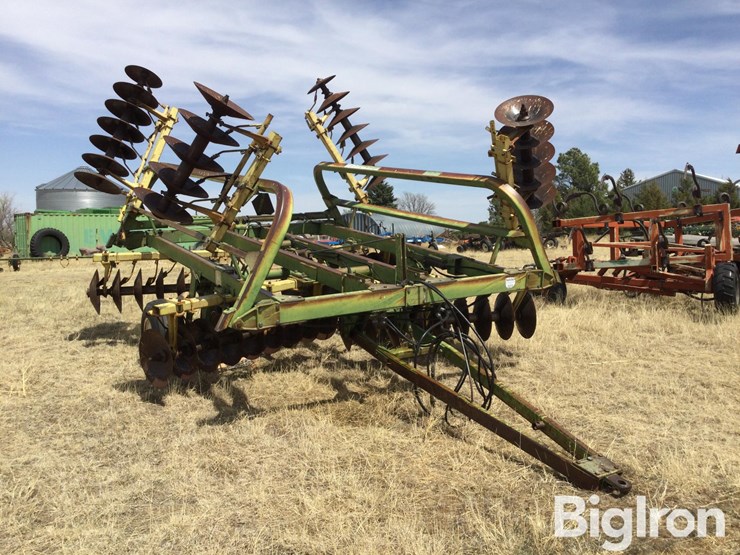 john-deere-230-image-3