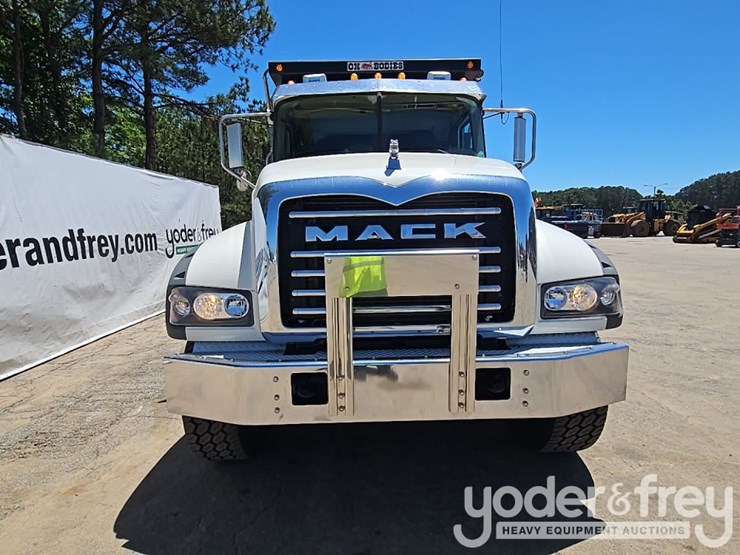2021-mack-gr64f-image-8
