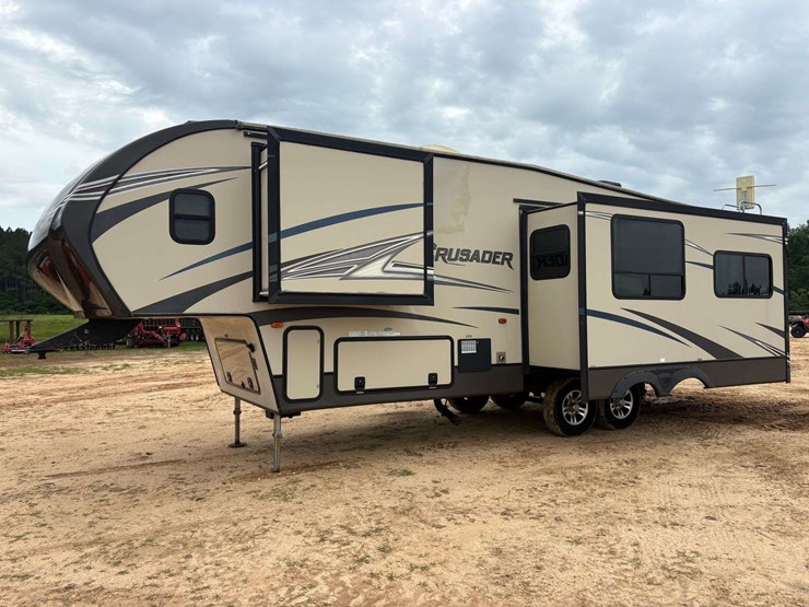 2015-forrest-river-crusader-5th-wheel-travel-trailer-image-1