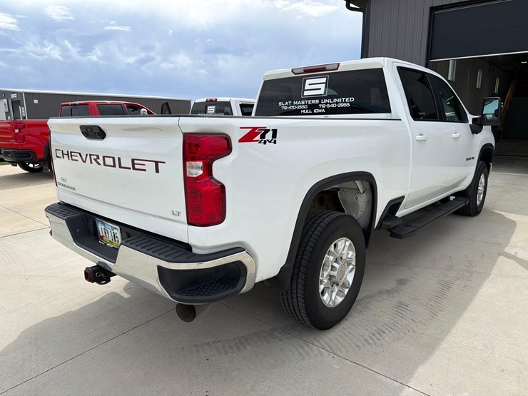 2021-chevrolet-2500hd-image-4