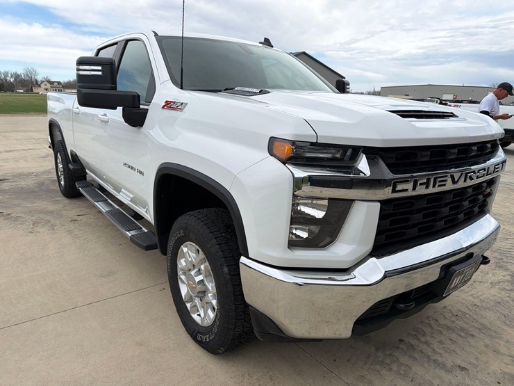 2021-chevrolet-2500hd-image-15