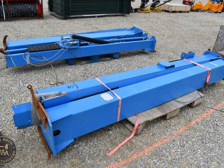 bisontek-two-post-car-lift-41225-image-3