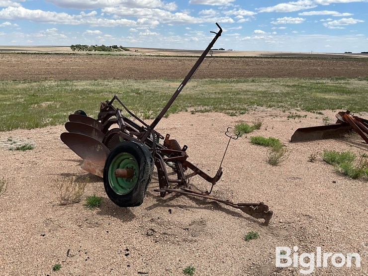 john-deere-3-bottom-plow-image-3