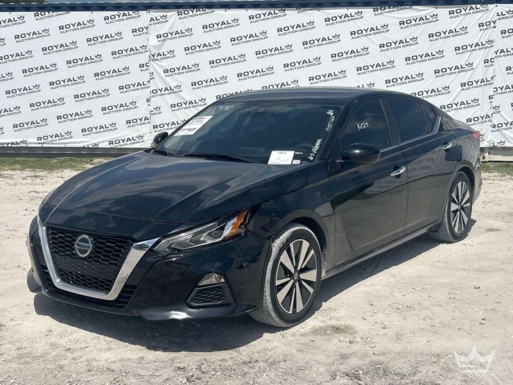 2022-nissan-altima-sedan-image-1