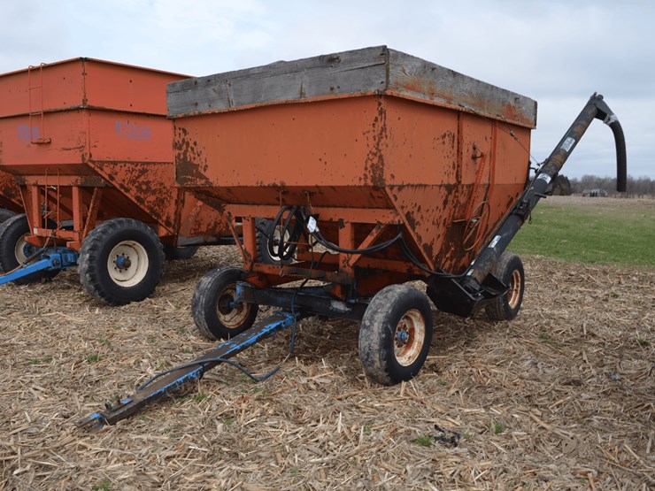 gravity-wagon-with-hydraulic-auger-image-1