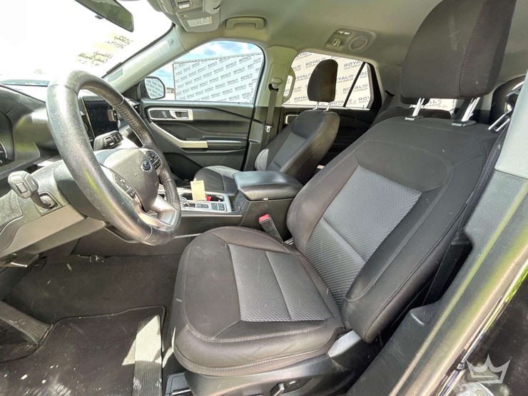 2022-ford-explorer-image-12