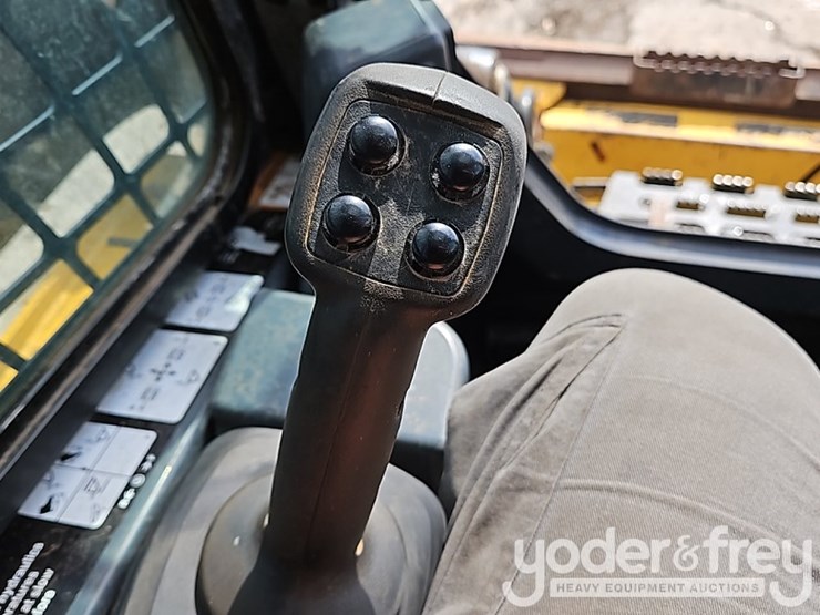 2021-deere-331g-image-21