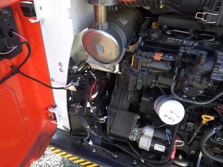 2022-bobcat-t550-image-16