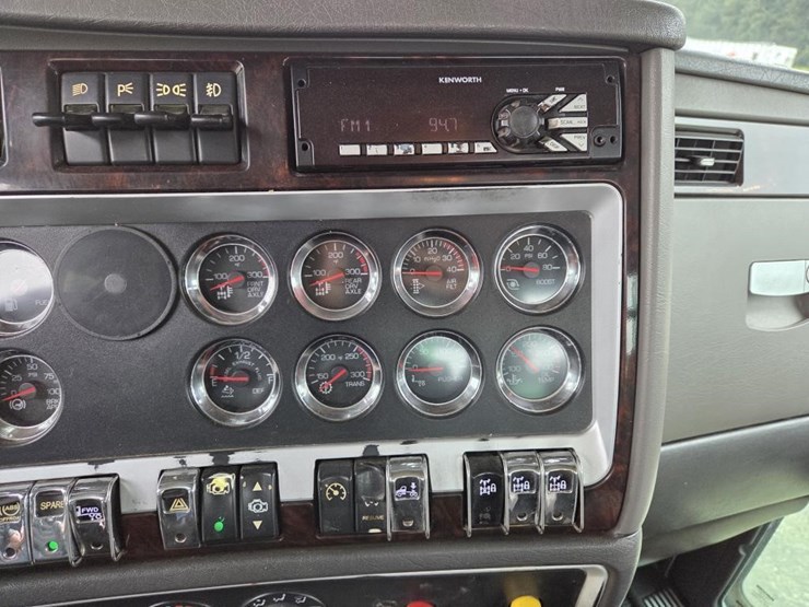 2015-kenworth-t800-image-17