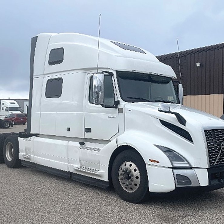2022 VOLVO VNL860