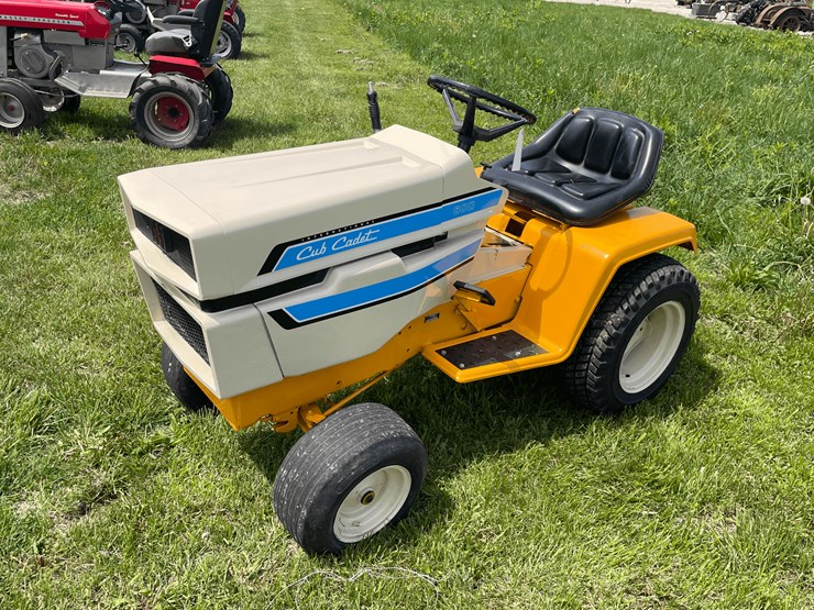 1975-international-cub-image-1