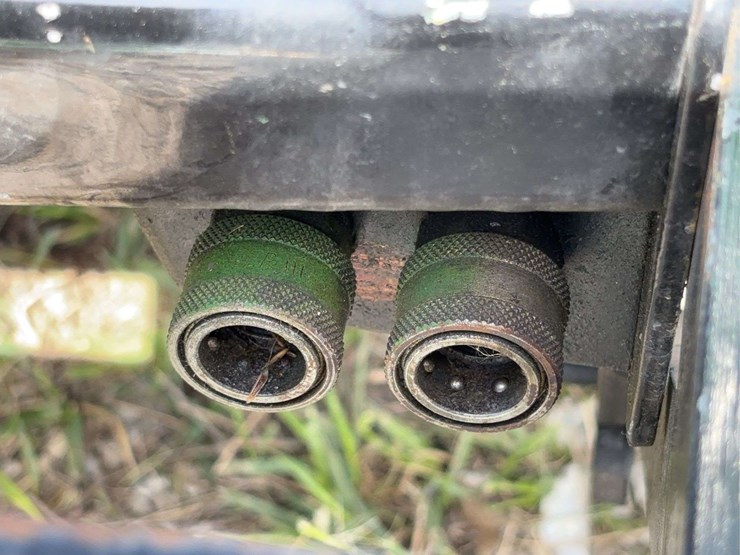 john-deere-322-image-14
