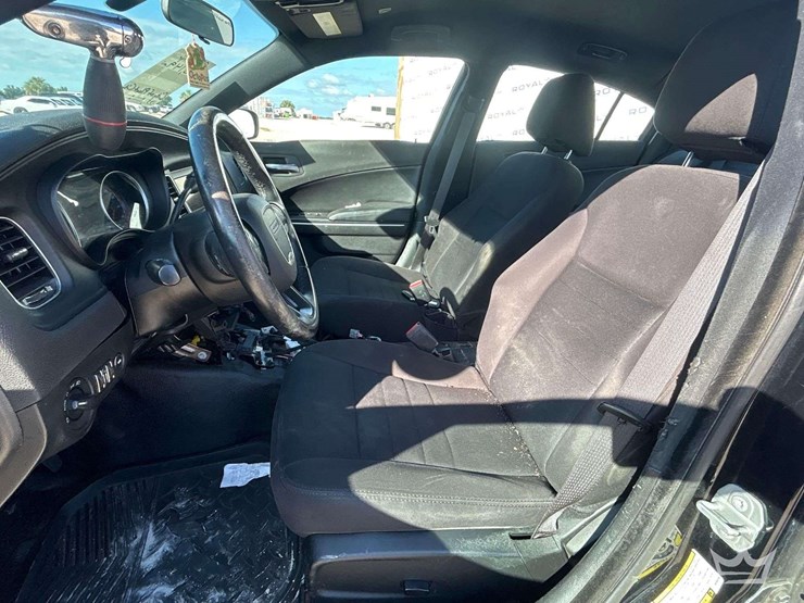 2019-dodge-charger-sedan-image-13