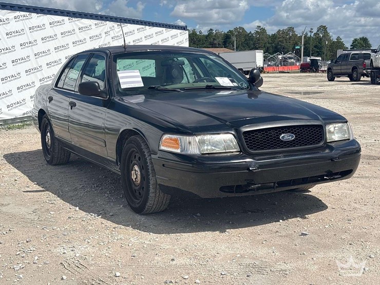 2007-ford-crown-victoria-sedan-image-2