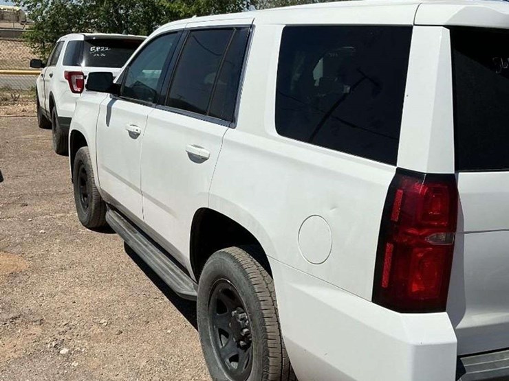 2016-chevrolet-tahoe-image-5