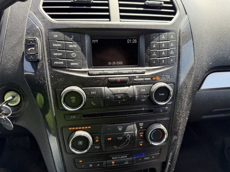 2018-ford-explorer-image-30